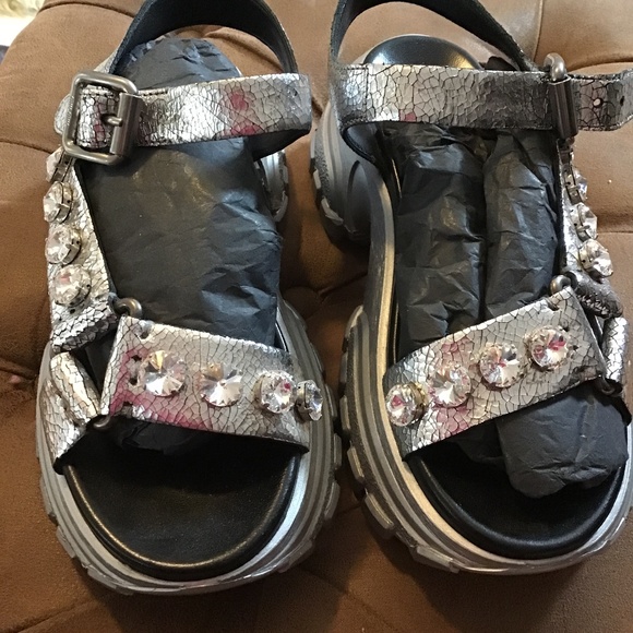 Sandal - Picture 1 of 8